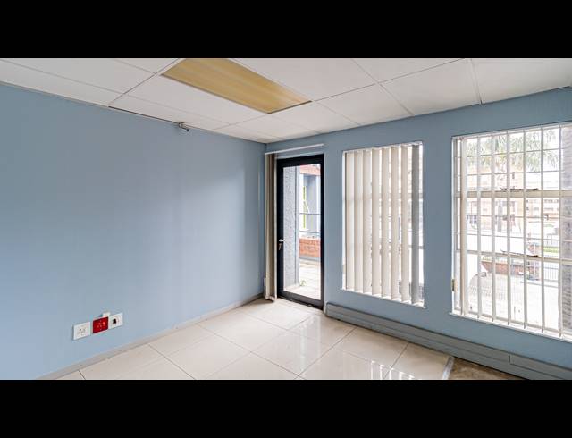2,489M² OFFICE FOR SALE IN FERNDALE